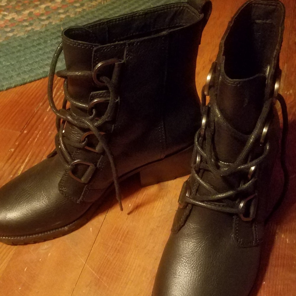 Sorel Cate Lace Booties